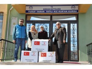 Türk Kızılayı Sorgun Şubesi’nden Öğrencilere Kıyafet Yardımı