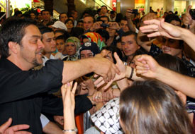 Beyaz, Konya'da hayranlarıyla buluştu