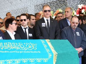 Özcan Mutlugil'in Cenazesi İstanbul'da Toprağa Verildi