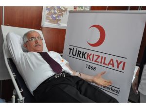 Vali Tuna'dan Kan Bağışı Kampanyasına Destek