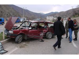 Gümüşhane'de Otomobil İle Kamyonet Çarpıştı: 1 Ölü, 3 Yaralı