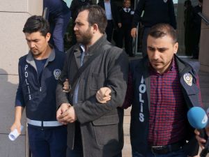 Başkasına Ait Avukat Kimliğiyle Adliyeye Girmeye Çalıştılar