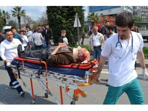 Askeri Aracın Çarptığı Yaralıya Asker Tesellisi
