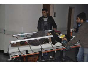 Manisa'da Otomobil Yayalara Çarptı: 3 Yaralı