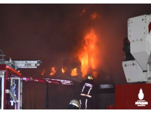 İstanbul'da İş Yeri Yangını