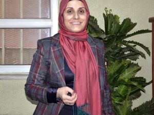 Üniversite Kapısından Giremedi, Meclis Kapısını Zorluyor