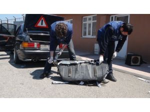 Otomobilin Yakıt Deposunda Esrar Sevkiyatı