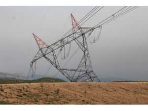 Şırnak'ta Elektrik Direğine Terörist Saldırısı