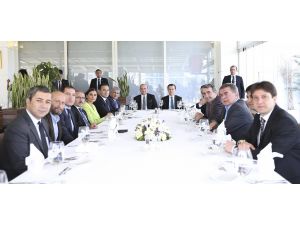 Başbakan Yardımcısı Akdoğan, Gazetecilerle Bir Araya Geldi