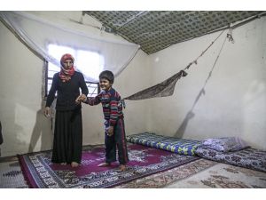 Suriyeli Anne Engelli Oğlunu "Kaybolmaması" İçin İple Bağlıyor