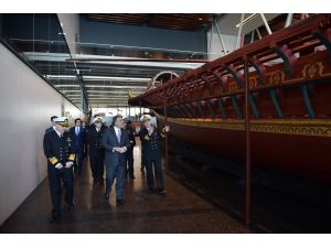 11. Cumhurbaşkanı Gül, Deniz Müzesi'ni Ziyaret Etti