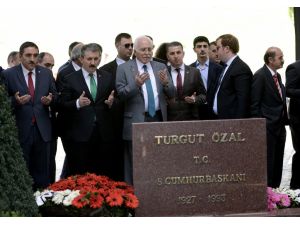 8. Cumhurbaşkanı Özal, Kabri Başında Anıldı