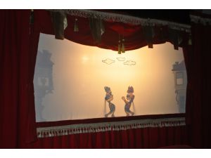 Türkçeyi "Karagöz Ve Hacivat"le Öğreniyorlar