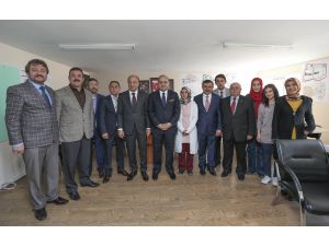 Başbakan Yardımcısı Akdoğan, Ak Parti Etimesgut Skm'yi Ziyaret Etti