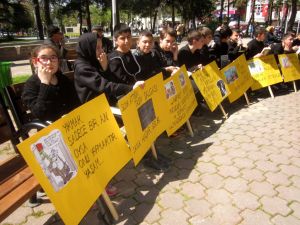 Ortaokul Öğrencilerinden "Şiddet Protestosu"
