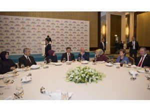 Davutoğlu, Ak Parti Milletvekilleriyle Bir Araya Geldi