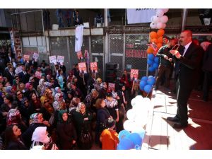 Van'da Milletvekili Adaylarına Taşlı Ve Yumurtalı Saldırı