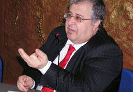 "AKP yargıyı siyasete alet ediyor"