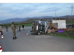 Elazığ'da İşçileri Taşıyan Minibüs Devrildi: 22 Yaralı