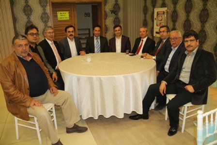 Atiker, umre dönüşü yemek verdi