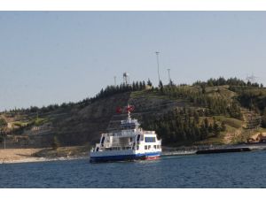 Birecik Baraj Gölü'nde Arabalı Feribot Seferleri Başlıyor