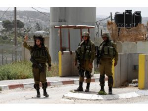 İsrail Askerlerinden Filistinli Göstericilere Müdahale