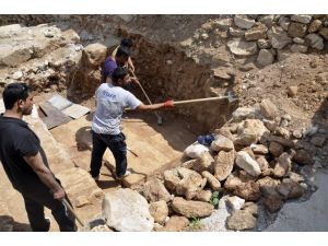 Bodrum'da, İnşaat Kazısında Tarihi Mezarlara Rastlandı