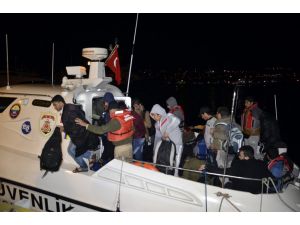 Bodrum'da 30 Kaçak, Batmak Üzere Olan Bottan Son Anda Kurtarıldı