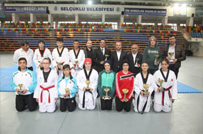 Tekvandoda başarı sporcular ödüllendi