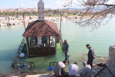 Ada Kule çıkarıldı