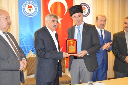 Kırım Müftüsü Ablayev’den  sendikacı Selvi’ye teşekkür
