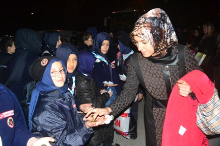 Konya’dan 90 izci, eline ve saçına kına yakılarak Çanakkale’ye gönderildi