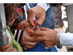 Suriyeli Çocuklar Aşılanıyor