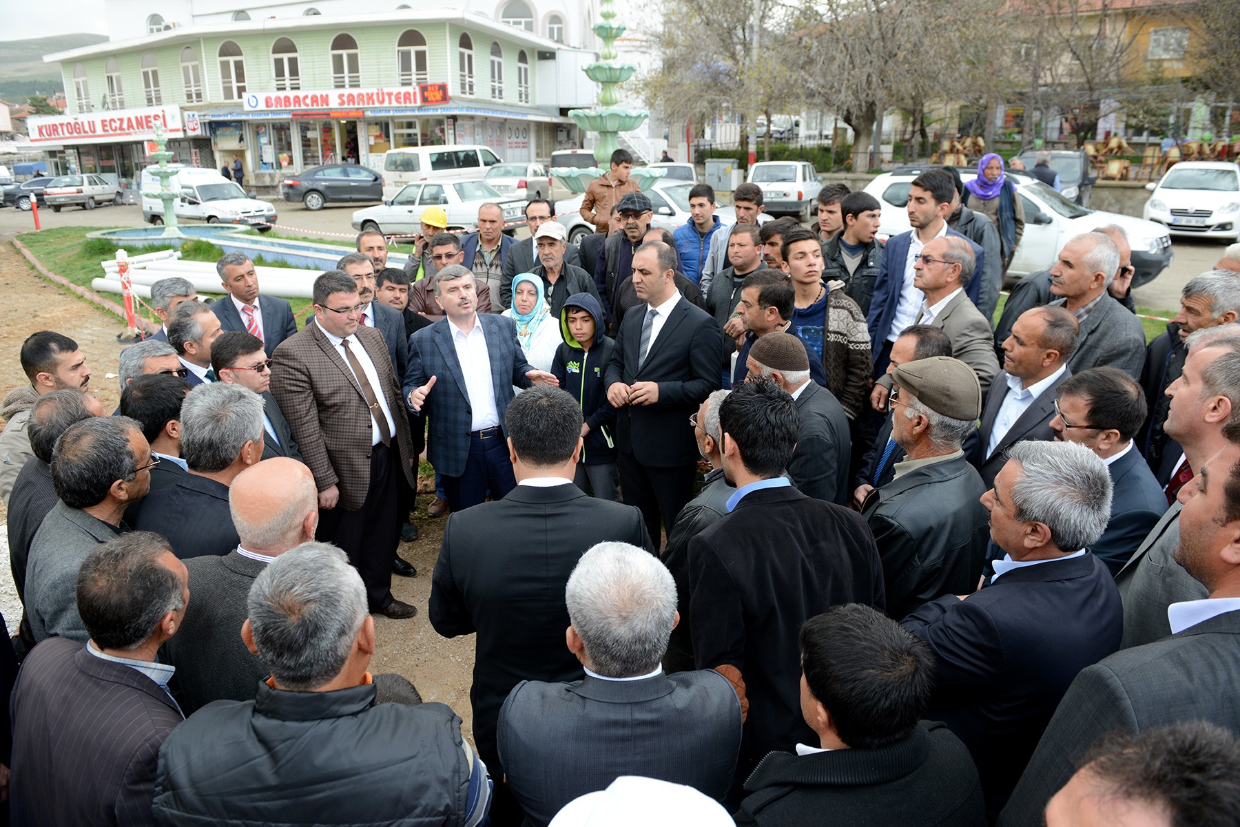 Büyükşehir'den ilçelerde hizmet atağı