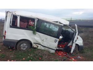 Kayseri'de Sebze Yüklü Kamyonet Devrildi: 1 Yaralı