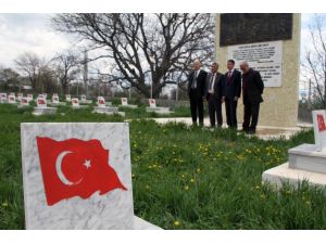 Askerlerin Temsili Mezarları İçin "Şehitlik Anıtı" Talebi
