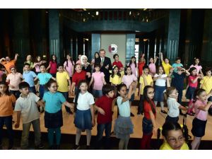 Trt Uluslararası 23 Nisan Çocuk Şenliği