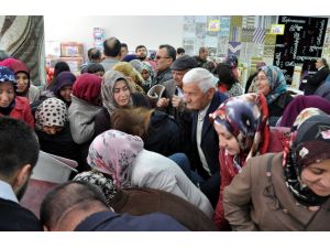 Kırıkkale'de Bedava Halı İzdihamı