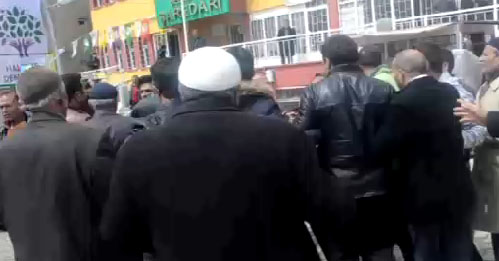 AK Parti milletvekili adayına sopalı saldırı TIKLA İZLE
