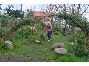 Bahçesini Yurdun Dört Bir Yanından Taşlarla Süslüyor