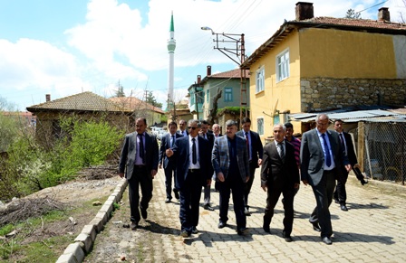 Akyürek ilçe turlarını sürdürüyor