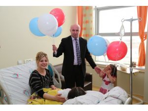 "23 Nisan"ı Hastane Odasında Kutladılar