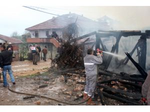 Düzce'de Ev Yangını: 1 Ölü, 1 Yaralı