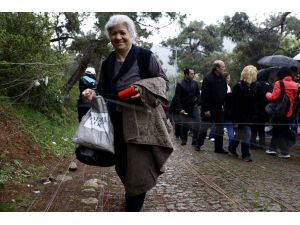 Aya Yorgi Kilisesi'ne Ziyaretçi Akını