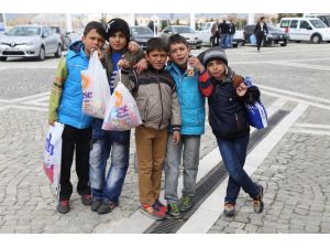 Konyalı Çocuklar Çifte Bayram Yaptı