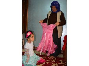 "23 Nisan" Kutlamalarına Akülü Aracıyla Katıldı