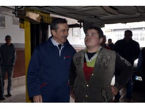 Belediye Başkanı "Çocukla Çırak Oldu"