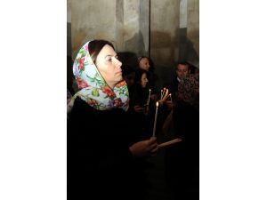 Ermeniler, Akdamar Kilisesi'nde "Barış Ve Huzur" İçin Dua Etti