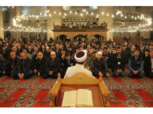 Selimiye Camisi'nde Eller Dua İçin Açıldı