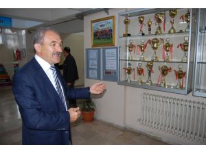 Erdoğdu Lisesi Şampiyonluğun Gururunu Yaşıyor